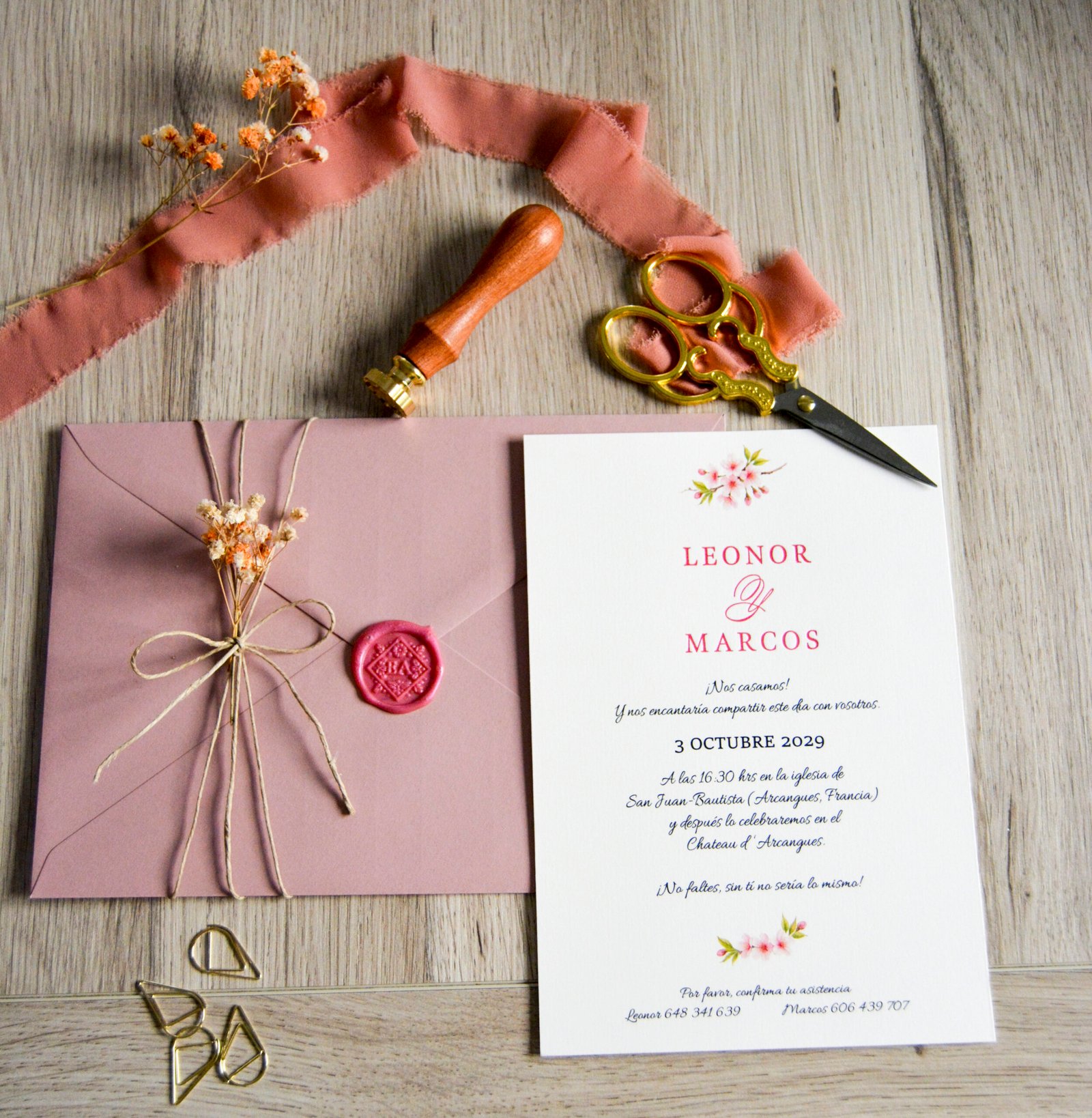 Set de papelería de boda con sobre rosa y lacre